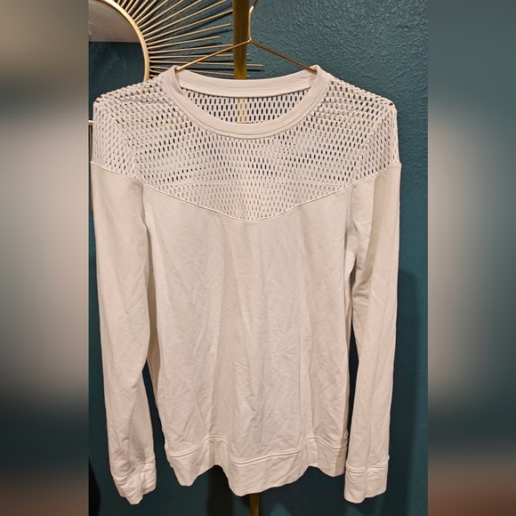White Lilly Pulitzer Luxletic Analisa Long Sleeve Top - Picture 2 of 4